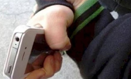 Запитавши котра година, вихопив телефон у десятирічки: оголосили підозру 36-річному славутчанину