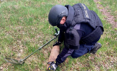 Рятувальники знешкодили артилерійський снаряд поблизу Звягеля