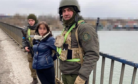 В Одеському районі гвардійці зупинили дівчину, яка хотіла стрибнути з моста: подробиці ситуації
