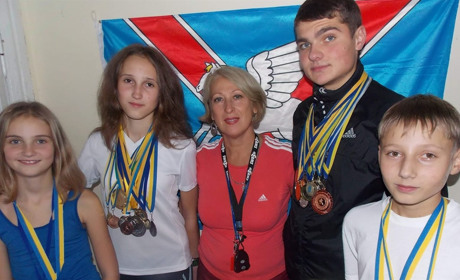 Відомі спортсмени легкої атлетики вітають з ювілеєм свого тренера Наталю Чистяк: відео