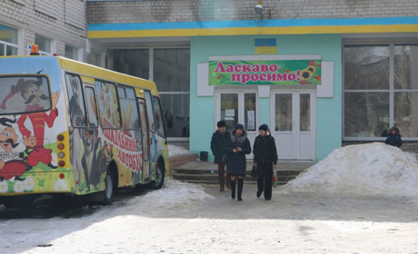 Протікає лівневка, недобудований стадіон, відсутня питна вода та інші проблеми школи у Попасній