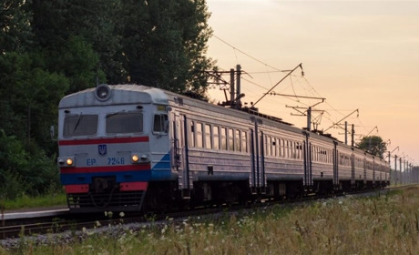 Укрзалізниця призначає нові зупинки для потягів. Два з них йдуть до Рахова