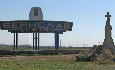 Ворог атакував із безпілотника “швидку” на виїзді з Берислава (фото)
