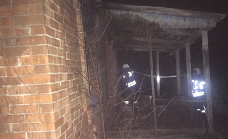 У Стельмахівці Сватівського району вночі загорівся дах будинку