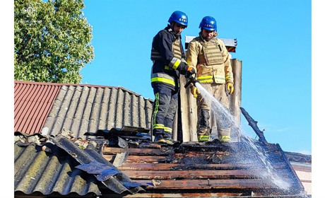 Білопільські рятувальники приборкали загоряння у триквартирному будинку