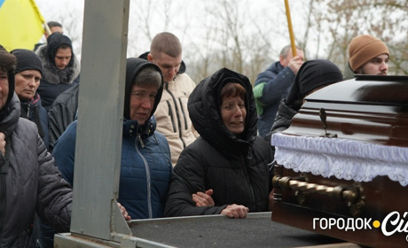 Плакало навіть небо: у Великому Карабчієві провели в останню путь полеглого Олександра Гардиша