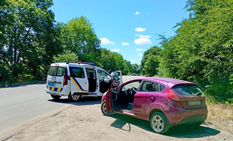 У Первомайську чоловік викрав авто просто з-під носа господині. Поліція знайшла крадія