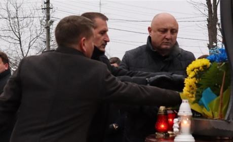 В День Гідності та Свободи у Дрогобичі відбулось пам’ятне віче. Фото