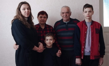 Старокостянтинівчанка приймає у свій дім сім'ї переселенців і вірить у Перемогу та щастя для кожного