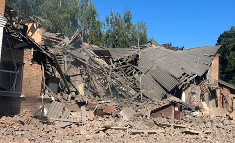 У День Державного прапора України ворог знищив навчальний заклад на Сумщині: загинуло двоє вчителів
