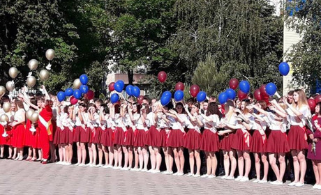 У загальноосвітніх закладах Покровська пролунав останній дзвоник
