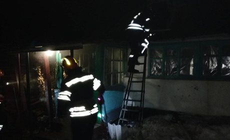 У Хомівці Сватівського району вночі загорівся житловий будинок