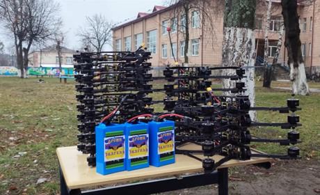 Звягеляни зібрали і передали двадцять FPV-дронів для потреб 140 батальйону