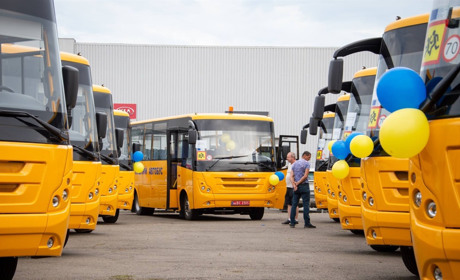 Одещина отримала 26 інклюзивних шкільних автобусів за програмою Ukraine Facility