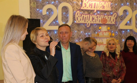 Вспомнить все: рисунки, песни и «кричалки» - выпускники Дворца творчества собрались на встречу