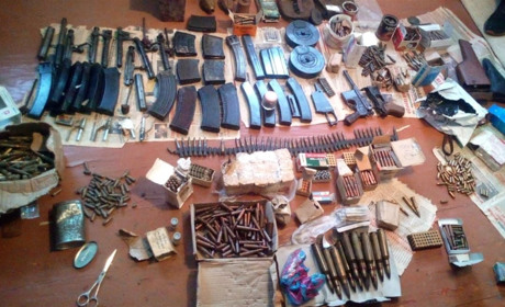 4 гранати та 2000 крупнокаліберних набоїв знайшли поліцейські у мешканця Херсонщини. Його затримали
