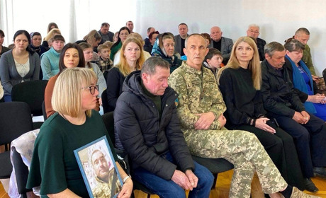 У Сарнах відзначили шістьох полеглих військових: нагороди отримали рідні