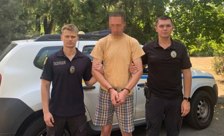 Не знав, куди подіти тіло три дні: затримали вбивцю, який у Чорноморську виніс тумбу з тілом жінки