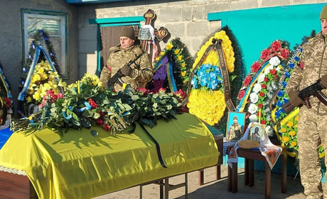 У Петропавлівці в останню путь провели захисника України Олексія Колясу (Відео)