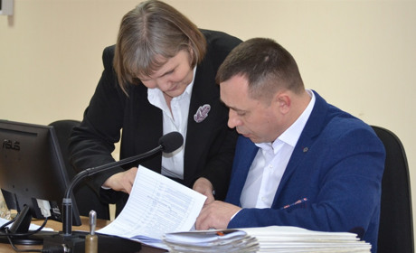 Робити капремонти та благоустрій чи допомагати ЗСУ: депутати в Южноукраїнську розподіляли бюджет