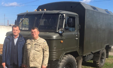 Медики власними силами придбали автомобіль для фронту