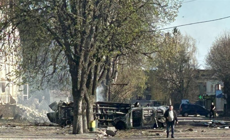 Працюємо. А кому ми потрібні, крім самих себе і своїх земляків?