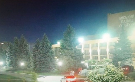 Лозівські поліцейські шукають свідків бійки біля Палацу культури