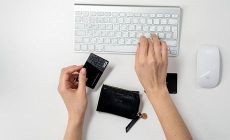 «А який пін-код у вашої карти?»: чи легко шахраям випитати банківські дані у сватівчан