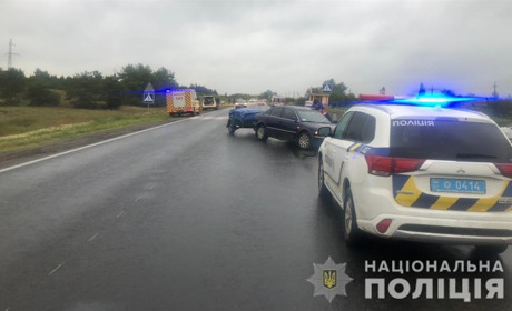 Аварія за участі п'ятьох автівок на Херсонщині: одна дитина в реанімації у непритомному стані