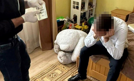 Адвокатці з Трускавця і посадовцю з Дрогобиччини загрожує до 5 років тюрми за хабар у 6700 доларів