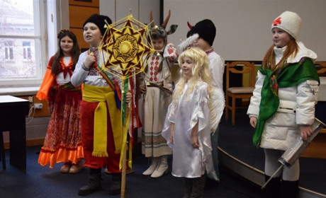 Юні артисти з аматорського об’єднання "Амплуа" показали різдвяну виставу в міськраді Переяслава