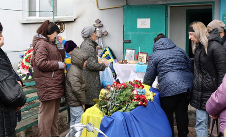 На щиті: у Петропавлівці провели в останню путь Героя України Воробйова Романа (ВІДЕО)