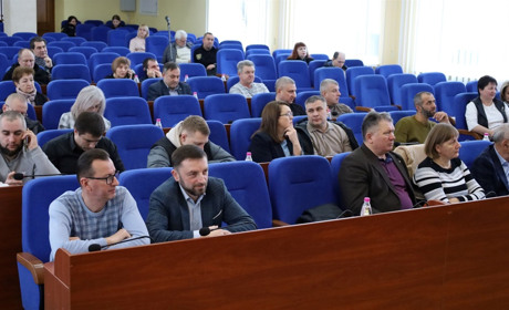 Сесія Звягельської міської ради: бюджет-2026, харчування в закладах освіти та вшанування героїв