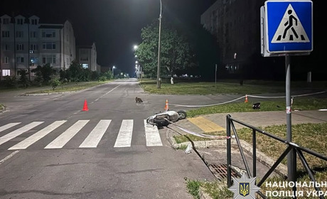 У Нетішині п’яний неповнолітній водій скутера травмував себе та пасажирку