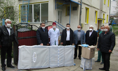 Чортківська райлікарня отримала від ТОВ «Агрополіс» медичне обладнання, захисні костюми та маски 