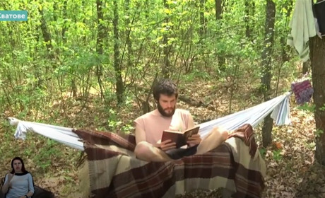 Сватівчанин на час карантину оселився у лісі: як живе і чим займається під час самоізоляції