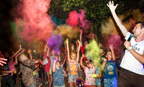 Концерт, конкурсы и краски холи: в Торецке прошло открытие Mem idea hub