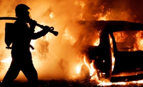 У Білопіллі вогнеборці ліквідували загоряння легковика