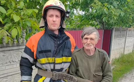 На Фастівщині чоловік упав у колодязь та не міг вибратися: рятувальники допомогли