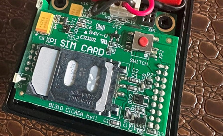 Депутат облради з Каховки заявив про “жучок” у своїй машині після критики "95 кварталу"