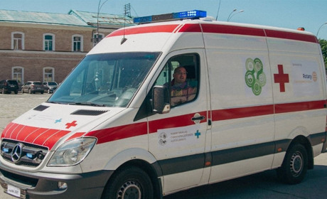 Медики Куп’янська отримали спецавтівку від благодійників