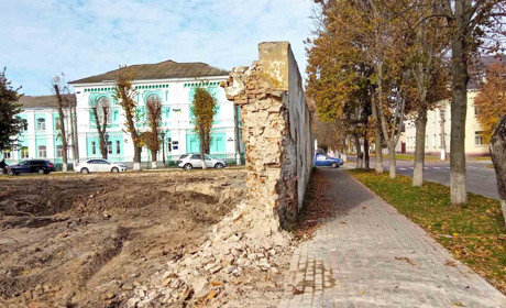 Чому в Переяславі знесли монастирський мур та що буде з його залишками