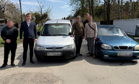 Два авто передано ЗСУ – прокурори Хмельниччини спрямували речові докази на потреби війська