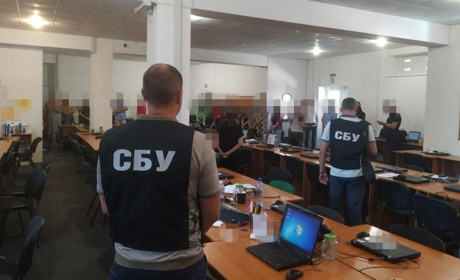 В Мелитополе на мошенников работало 54 оператора, выуживая у людей информацию о банковских картах