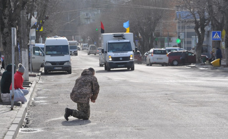 Майже два місяці невідомості: на рідну Чортківщину назавжди повернувся 24-річний воїн Король Назар