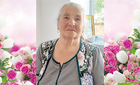 "Я молилася на колінах перед іконою Матінки Божої", – довгожителька Ганна Гура із Кіцманя