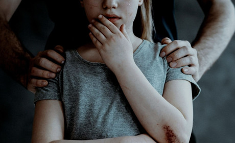 Вітчима, який гвалтував падчірку протягом двох років, засудили до 11 років в'язниці