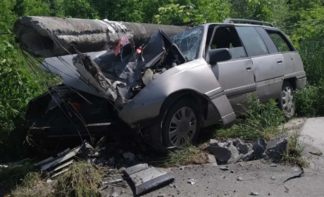 Аварія у Фастові на Зарічанському мосту: автомобіль врізався у стовп