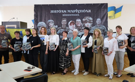 У Жмеринці презентували книгу «Янголи Маріуполя»: 14 оборонців з Вінниччини