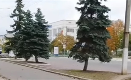 Нова Каховка: обстріли “Градами” і безлюдні площі та вулиці